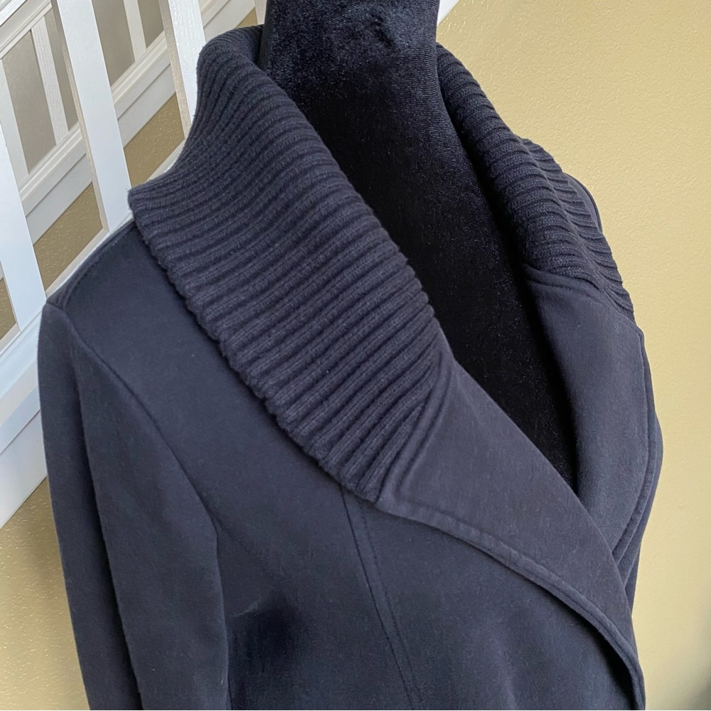 Roots Jacket - Picture 2 of 12